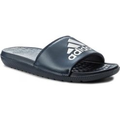 Klapki adidas - Voloomix CP9448 Conavy/Silvmt/Conavy. Niebieskie klapki i japonki męskie ADIDAS, bez wzorów, z materiału. W wyprzedaży za 79.00 zł.