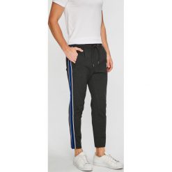 Jack & Jones - Spodnie Vega. Spodnie na co dzień męskie Jack & Jones. W wyprzedaży za 89.90 zł.