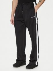 Guess Jeans Spodnie materiałowe 173615 Czarny Regular Fit. Czarne spodnie na co dzień męskie Guess Jeans, z aplikacjami, z jeansu. Za 239.99 zł.