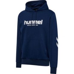 Bluza z kapturem Hummel Legacy 2.0. Niebieskie bluzy nierozpinane męskie HUMMEL, m, bez wzorów, sportowe, bez ramiączek, z kapturem. Za 244.50 zł.