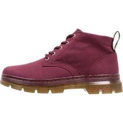 Dr. Martens BONNY CHUKKA BOOT Botki sznurowane port royale. Buty zimowe męskie marki Dr. Martens. W wyprzedaży za 377.10 zł.