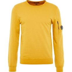C.P. Company CREW NECK Bluza golden yellow. Żółte bluzy nierozpinane męskie C.P. Company, z bawełny. Za 669.00 zł.