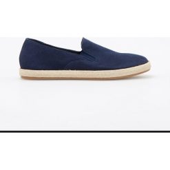 Skórzane półbuty typu slip-on - Granatowy. Niebieskie eleganckie półbuty męskie marki Reserved. Za 199.99 zł.