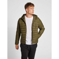 Kurtka z kapturem Hummel Red. Zielone kurtki męskie HUMMEL, xl, bez wzorów, z puchu, eleganckie, bez ramiączek, z kapturem. W wyprzedaży za 328.00 zł.