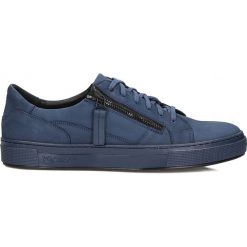 Granatowe trampki męskie. Buty sportowe na co dzień męskie marki Kazar. Za 449.00 zł.