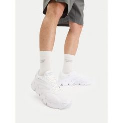 Buty do biegania Reebok. Białe buty do biegania męskie Reebok, bez wzorów, bez zapięcia, do biegania. Za 389.99 zł.