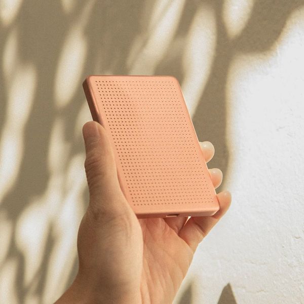 Native Union Active Magnetic Power Bank 5000mAh - Apricot. Pomarańczowe powerbanki Native Union. Za 158.09 zł.