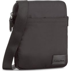Saszetka CALVIN KLEIN - Ease Flat Crossover K50K503468 001. Saszetki męskie Calvin Klein. W wyprzedaży za 269.00 zł.