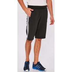Adidas Originals - Szorty Curated Shorts. Szare szorty sportowe męskie Adidas Originals, sportowe. W wyprzedaży za 219.90 zł.