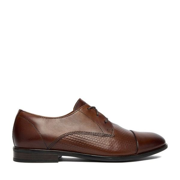 Półbuty Lasocki. Brązowe eleganckie półbuty męskie Lasocki, wizytowe, bez obcasa, bez zapięcia. Za 229.99 zł.