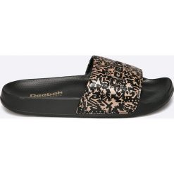 Reebok Classic - Klapki. Czarne klapki i japonki męskie Reebok Classic, bez wzorów, z gumy. W wyprzedaży za 49.90 zł.
