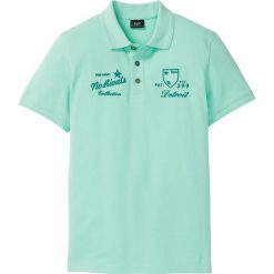 Shirt polo z nadrukiem bonprix zielony morski. Koszulki polo męskie bonprix. Za 44.99 zł.