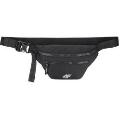 Nerka AKB100R - głęboka czerń. Saszetki męskie marki 4f. Za 79.99 zł.