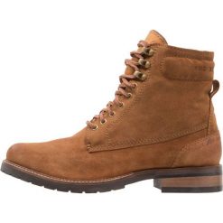 Superdry EDMOND WORK Botki sznurowane dark tan. Buty zimowe męskie marki Superdry. W wyprzedaży za 383.20 zł.