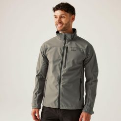 Arana męski softshell przeciwdeszczowy. Zielone kurtki softshell męskie Regatta, m, bez wzorów, z materiału, bez kaptura, trekkingowe. W wyprzedaży za 149.99 zł.