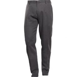 Emporio Armani PANTALONI Spodnie materiałowe bleu. Spodnie na co dzień męskie marki Emporio Armani. W wyprzedaży za 604.45 zł.