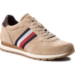 Sneakersy TOMMY HILFIGER - Luxury Suede Runner FM0FM01815 Sand 102. Buty sportowe na co dzień męskie marki Tommy Hilfiger. W wyprzedaży za 359.00 zł.