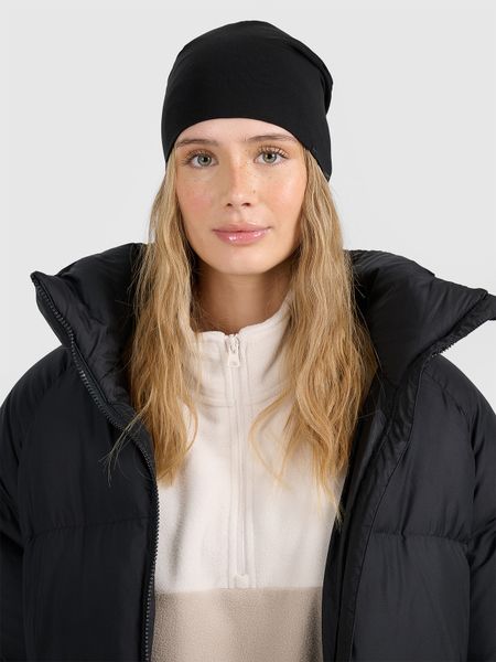 4F Czapka beanie uniseks - czarna Uniwersalny. Czarne czapki męskie 4f, na zimę, z aplikacjami, z bawełny, klasyczne. Za 39.99 zł.