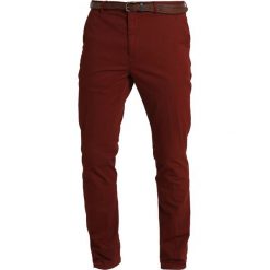 Scotch & Soda MOTT CLASSIC WITH CLEAN OUTLOOK Spodnie materiałowe mahogany. Czerwone spodnie na co dzień męskie Scotch & Soda, z bawełny. Za 419.00 zł.
