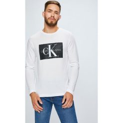 Calvin Klein Jeans - Longsleeve. Szare koszulki męskie z długim rękawem marki Calvin Klein Jeans, z nadrukiem, z bawełny, z okrągłym kołnierzem, z długim rękawem. Za 249.90 zł.