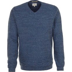 Sweter w kolorze niebieskim. Niebieskie swetry męskie Camel Active, bez wzorów, ze skóry, bez kołnierzyka, bez ramiączek. W wyprzedaży za 175.95 zł.