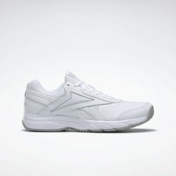 Buty męskie treningowe Reebok. Białe buty treningowe męskie Reebok, bez wzorów, z materiału, bez zapięcia. W wyprzedaży za 199.00 zł.