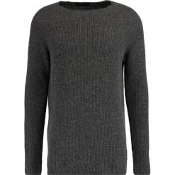 Scotch & Soda CREWNECK Sweter graphite melange. Kardigany męskie marki Scotch & Soda. W wyprzedaży za 363.30 zł.