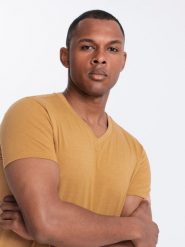 Klasyczna męska bawełniana koszulka z dekoltem w serek BASIC – musztardowy melanż V19 - Rozmiar: M. T-shirty męskie Ombre Clothing, m, bez wzorów, z bawełny, bez kołnierzyka, bez ramiączek. W wyprzedaży za 24.99 zł.