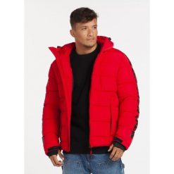 Kurtka zimowa męska Pitbull z kapturem Airway IV. Czerwone kurtki męskie PITBULL, na zimę, m, bez wzorów, bez ramiączek, z kapturem. Za 449.00 zł.