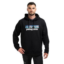 Bluza Patagonia P-6 Logo Uprisal. Czarne bluzy nierozpinane męskie Patagonia, m, bez wzorów, bez ramiączek, bez kaptura. Za 359.99 zł.
