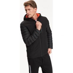 KURTKA KRÓTKA MĘSKA TYPU SOFTSHELL. Kurtki męskie marki TOP SECRET. W wyprzedaży za 99.99 zł.