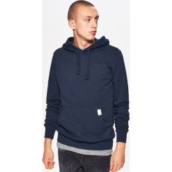 Bluza BASIC z kapturem - Granatowy. Bluzy nierozpinane męskie marki Cropp. Za 79.99 zł.