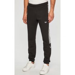 Adidas Originals - Spodnie. Spodnie na co dzień męskie Adidas Originals. Za 269.90 zł.