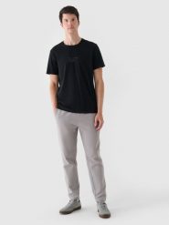 4F T-shirt regular z nadrukiem męski - czarny XL. Czarne t-shirty męskie 4f, m, bez wzorów, z bawełny, bez kołnierzyka, bez ramiączek. W wyprzedaży za 29.99 zł.