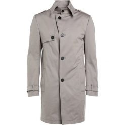 DRYKORN SKOPJE Prochowiec beige. Płaszcze męskie marki DRYKORN. W wyprzedaży za 419.60 zł.