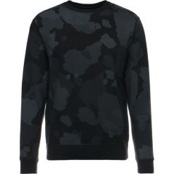 Maharishi REVERSIBLE CAMO CREW Bluza night. Bluzy nierozpinane męskie Maharishi. W wyprzedaży za 668.85 zł.
