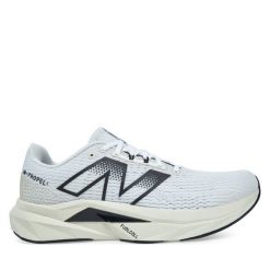 Buty do biegania New Balance. Białe buty do biegania męskie New Balance, bez wzorów, bez zapięcia, do biegania. Za 499.99 zł.
