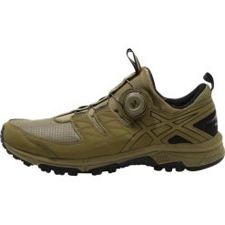 ASICS GELFUJIRADO Obuwie do biegania treningowe martini olive/aloe/black. Buty do biegania męskie marki New Balance. W wyprzedaży za 405.30 zł.