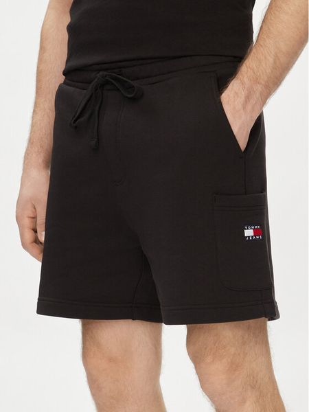 Tommy Jeans Szorty sportowe Badge DM0DM18479 Czarny Regular Fit. Czarne szorty sportowe męskie Tommy Jeans, bez wzorów, z bawełny, sportowe. Za 169.99 zł.