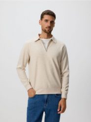 Bluza z kołnierzem - złamana biel. Bluzy nierozpinane męskie Reserved, l, bez wzorów, z dzianiny, bez ramiączek, bez kaptura. Za 139.99 zł.