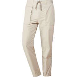 BOSS CASUAL SELIAN Spodnie materiałowe open beige. Spodnie na co dzień męskie marki BOSS CASUAL. Za 579.00 zł.