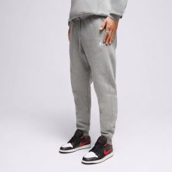Męskie spodnie sportowe Air Jordan Essentials Fleece Pants FJ7779-091. Szare długie spodnie sportowe męskie Jordan, bez wzorów, z dresówki, do koszykówki. Za 263.35 zł.
