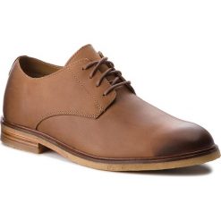Półbuty CLARKS - Clarkdale Moon 261277887 Dark Tan Lea. Brązowe codzienne półbuty męskie Clarks, z materiału, eleganckie. W wyprzedaży za 299.00 zł.