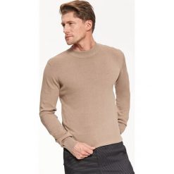 SWETER PÓŁGOLF O GŁADKIEJ STRUKTURZE. Swetry męskie marki TOP SECRET. W wyprzedaży za 29.99 zł.