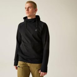 Bluza męska z kapturem Ollie Dare 2b. Czarne bluzy nierozpinane męskie Dare 2B, m, bez wzorów, z materiału, sportowe, bez ramiączek, z kapturem. W wyprzedaży za 279.99 zł.