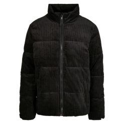 Męska Sztruksowa Kurtka Bomberka. Czarne kurtki męskie Urban Classics, m, bez wzorów, z puchu, sportowe, bez ramiączek, bez kaptura. Za 365.99 zł.