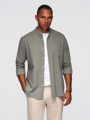 Męska koszula lniana ze stójką i kieszenią REGULAR FIT – khaki V6 - Rozmiar: L. Brązowe koszule męskie Ombre Clothing, na lato, l, bez wzorów, z bawełny, bez kołnierzyka, bez ramiączek. W wyprzedaży za 164.99 zł.