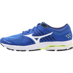 Mizuno WAVE STREAM Obuwie do biegania treningowe classic blue/white/safety yellow. Buty do biegania męskie marki Mizuno. W wyprzedaży za 407.20 zł.