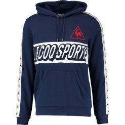 Le coq sportif TRI FOOTBALL Bluza z kapturem dress blues/marshmallow. Bluzy z kapturem męskie marki le coq sportif. W wyprzedaży za 343.20 zł.
