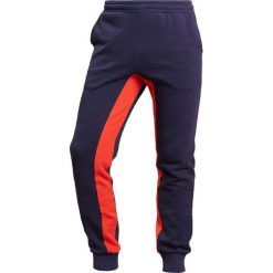 Ron Dorff SIDE STRIPES Spodnie treningowe navy/orange. Niebieskie długie spodnie sportowe męskie Ron Dorff, z bawełny. Za 589.00 zł.